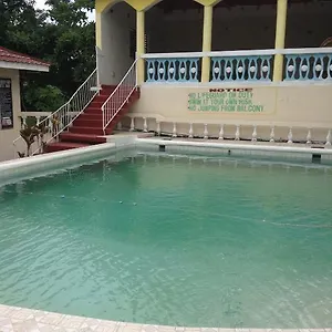 https://villa-la-cage.hotelsmontegobay.org